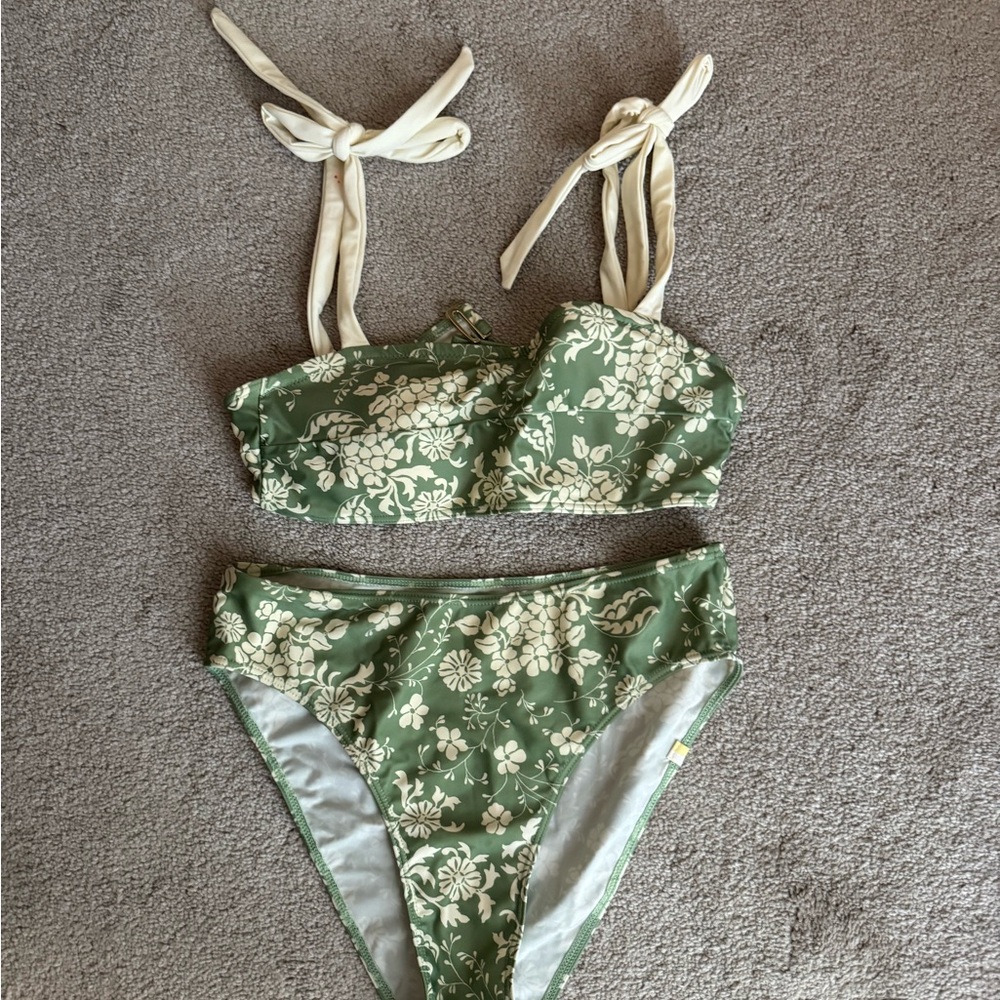 Women’s Summersalt bikini size 4